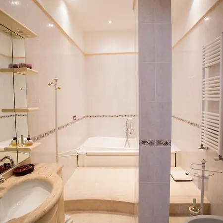 Lodge Roma Rome
